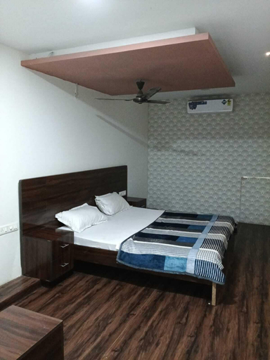 Room 4, Hotel HV Palace, Kachchh