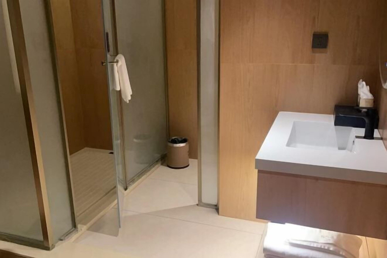 Bathroom 3, Dongguan Bolun Hotel, Dongguan