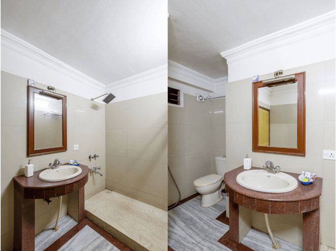 Bathroom 4, Mayur Hotel, Kamrup Metropolitan