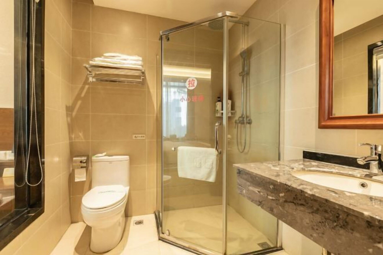 Bathroom 3, Yusheng Hotel, Qiannan Buyei and Miao