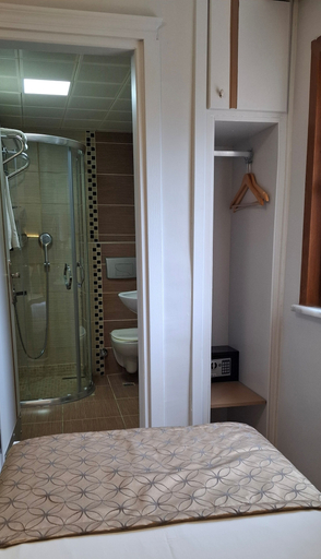 Bathroom 5, Hotel Sureyya, Fatih