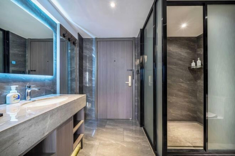 Bathroom 3, Ruitian Holiday Inn, Wenzhou