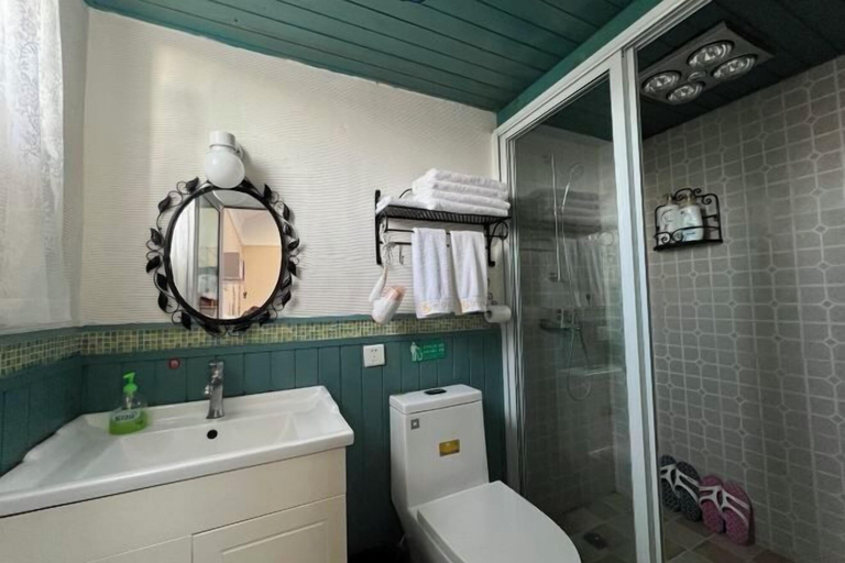 Bathroom 3, Yunguichu Chain Inn, Dali Bai