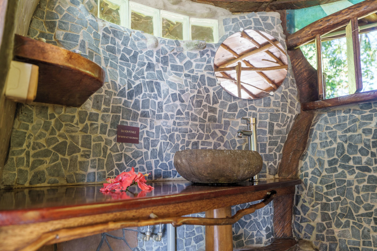 Bathroom 4, Vanira Lodge