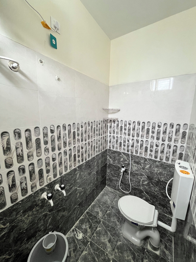 Bathroom 3, Raha Rooms, Tiruvannamalai