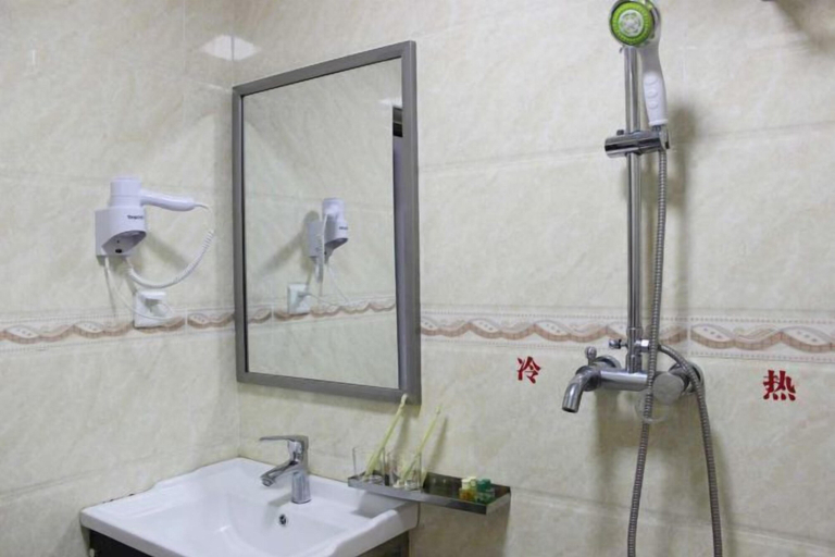 Bathroom 3, Danxia Mountain Ruyi Inn, Shaoguan