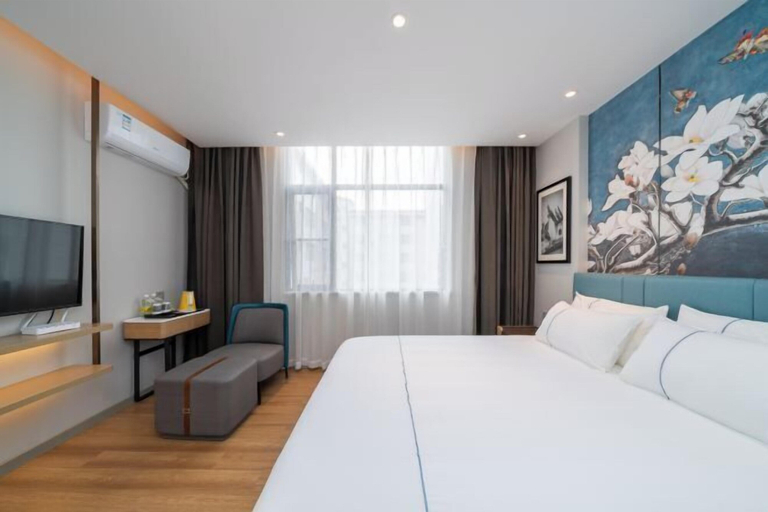 Bedroom 3, Magnotel (Qinzhou Bay Square east railstation hotel), Qinzhou