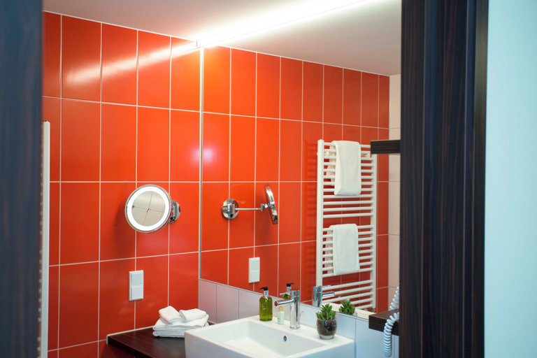 Bathroom 2, Heide Spa Hotel & Resort, Nordsachsen