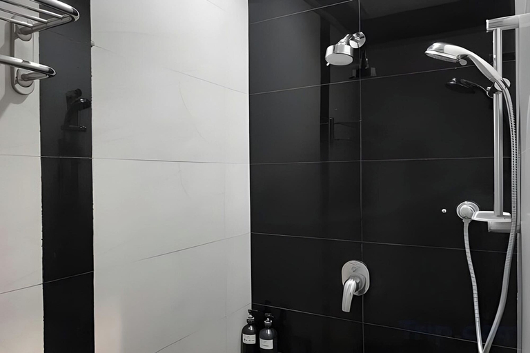 Bathroom 2, Madina inn Hotel & Hostel Yogyakarta, Yogyakarta