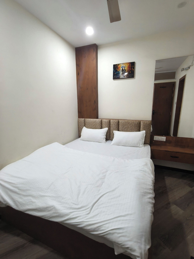 Room 3, Shiv Aarambh Home Stay, Ujjain