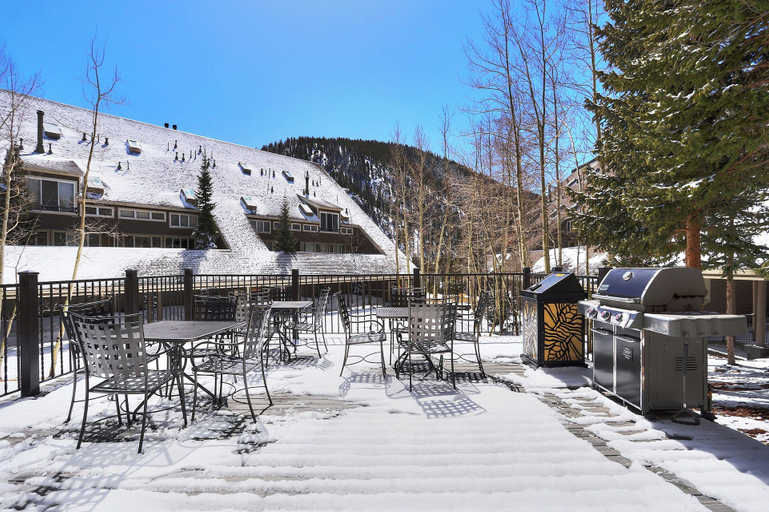 Outdoor dining 4, The Pines - Keystone Ski Resort CO Vacation Lodging, Summit
