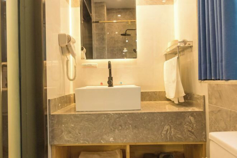Bathroom 4, Super 8 Loft(Beijing Tiananmen Qianmen Metro Station Branch), Beijing