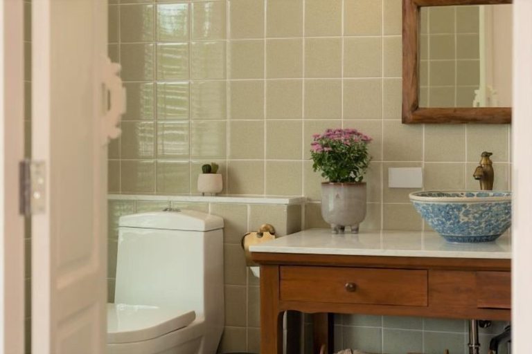 Bathroom 4, Phi Private Villa: Luxury 4 beds Riverside & Pool: Near old townBreakfast, Laundry, Free pickup, Muang Chiang Mai