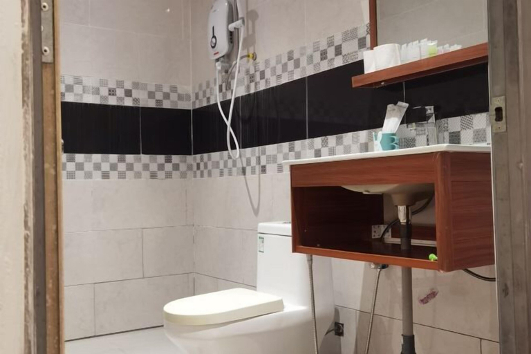Bathroom 3, Hemingway Cottage, Semporna