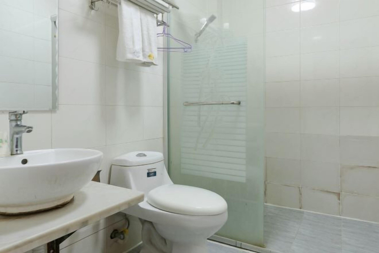 Bathroom 3, Kuaizhilv Express Chain Hotel, Suzhou