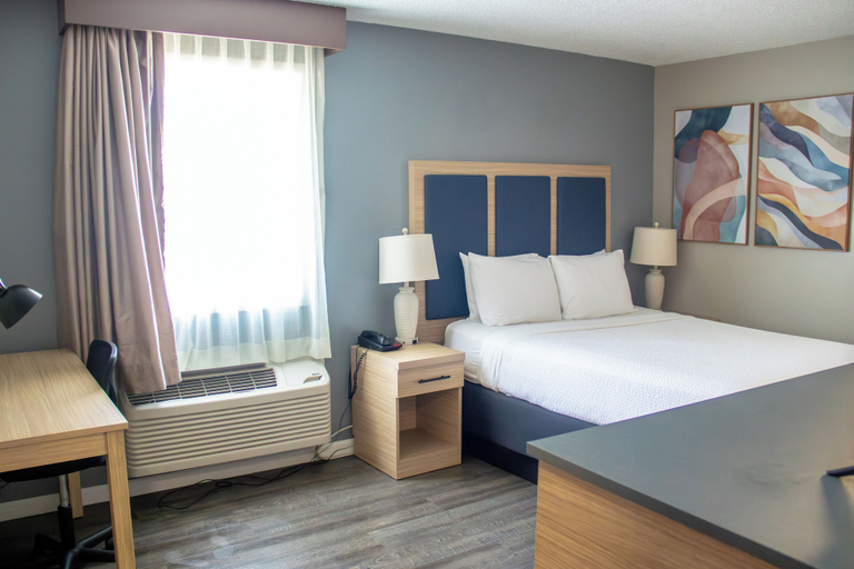 Bedroom 2, Courtesy Inn Downtown Eugene, Lane