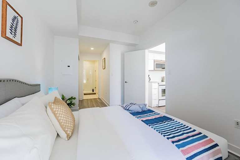 Room 2, The City Suites - Dan Leckie, Toronto