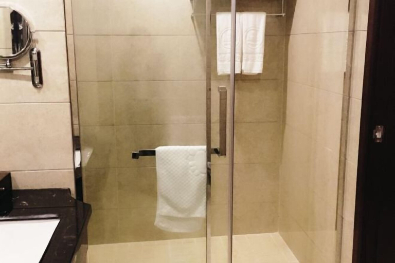 Bathroom 4, Kaiping Central Hotel (Kaiping Donghuicheng), Jiangmen