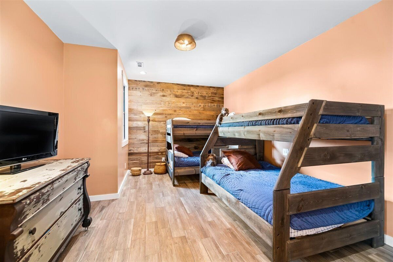 Room 5, Eagles Nest 5 Bdrm Lake Front Home, Jefferson