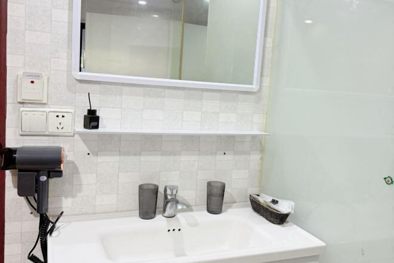 Bathroom 3, Huile Holiday Hostel, Shanghai