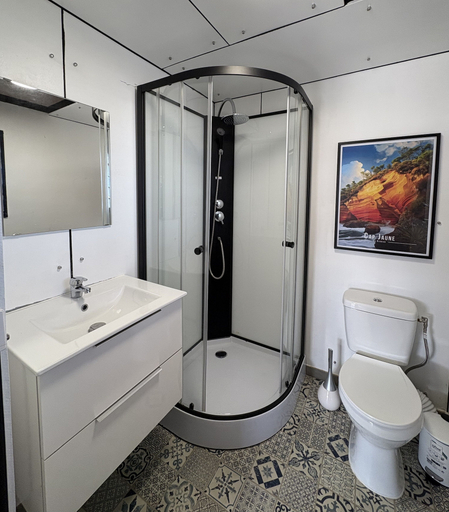 Bathroom 5, Zébulon, Saint-Pierre