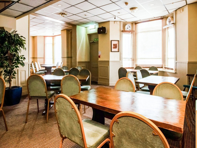 Dining 4, Superior Triple Room, Cardiff