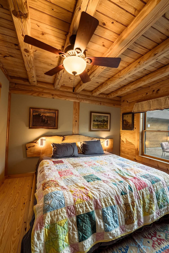 Room 2, Private Luxury Log Cabin, Bucks