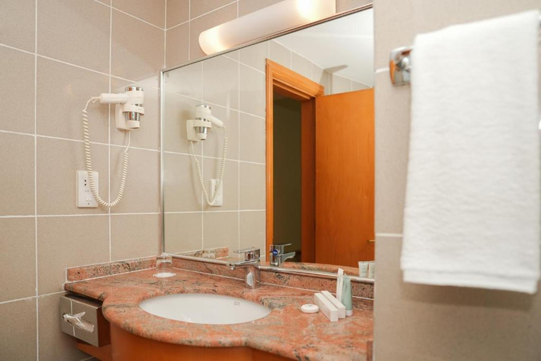 Bathroom 5, Swiss-Belinn Doha, Doha