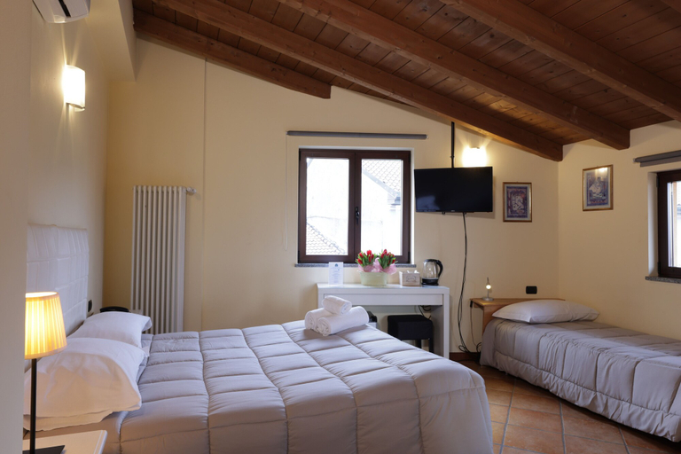 Bedroom 3, HOTEL LOCANDA DELL'OCA BIANCA, Como