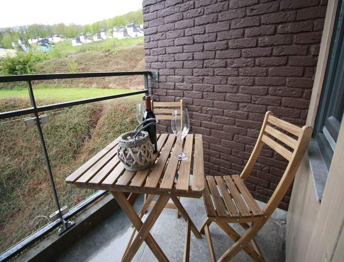 Balcony 5, Romantic Apartment in Hambachtal Holiday Park, Birkenfeld