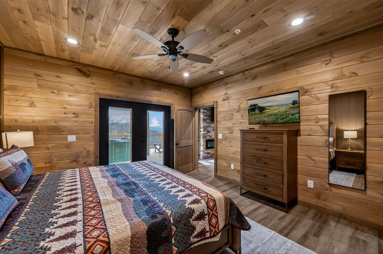 Room 5, Skywalk 5 Bedroom Home, Sevier