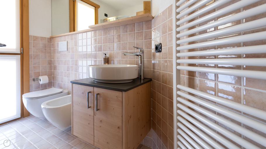Bathroom 3, Castellazzi 12 Aquila, Sondrio