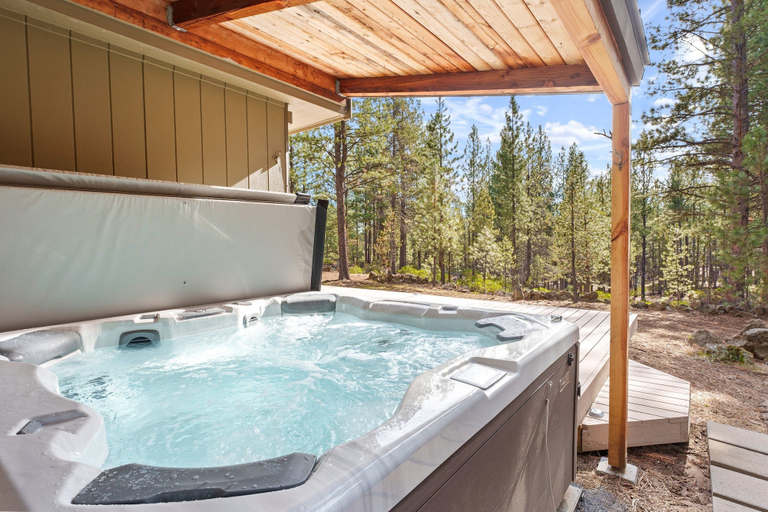 Outdoor spa tub, Forest Chal A 1 Bedroom Home, Deschutes