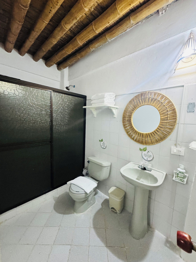 Bathroom 4, Eco Hotel Santa Bárbara, Circasia
