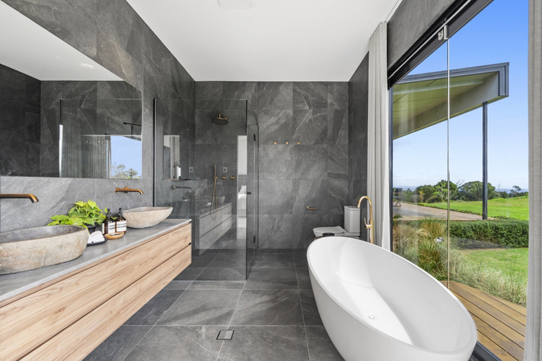 Bathroom 4, Scenic House With Private Yard & BBQ Area, Gold Coast