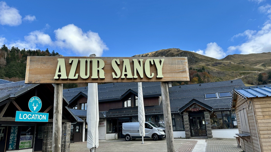 Exterior 2, Stay by the Hiking Trails, Puy-de-Dôme