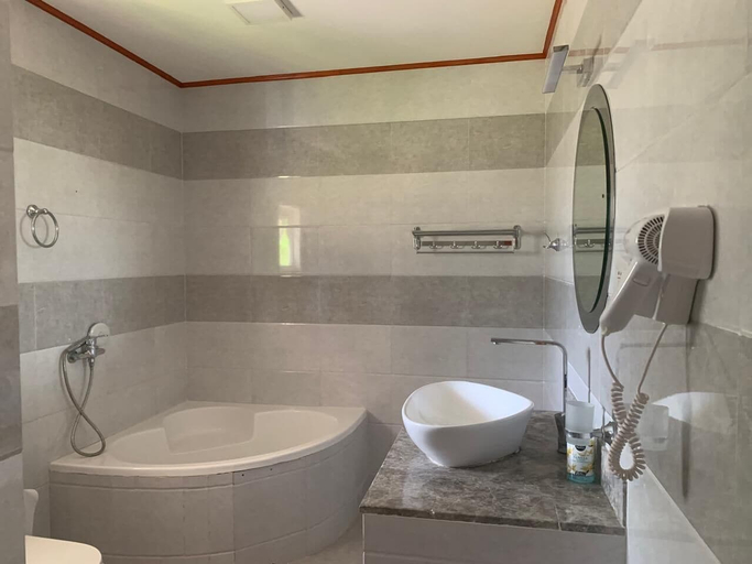Bathroom 4, Mountain View Hotel