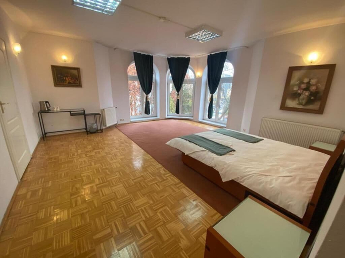 Room 4, House Of Binici, Warsaw