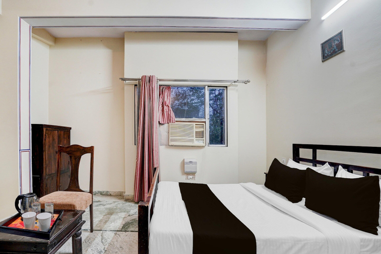 Room 3, Townhouse Chandpole Metro Station, Jaipur