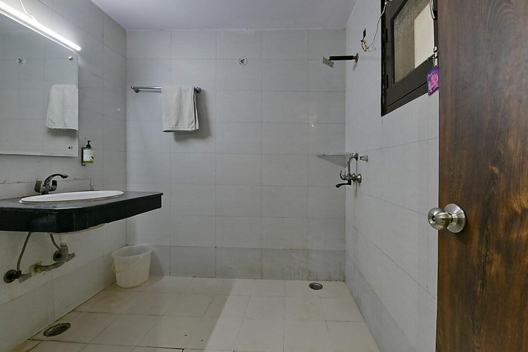 Bathroom 4, Hotel Admire Inn Sec - 18 By ASPL, Gautam Buddha Nagar