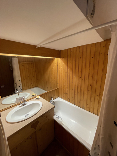 Bathroom 2, Bright Apartment in Mont-dore, Puy-de-Dôme