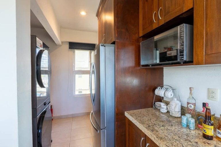 Room 3, Sleeps 6 Views Beach 1 Block Gated, Compostela