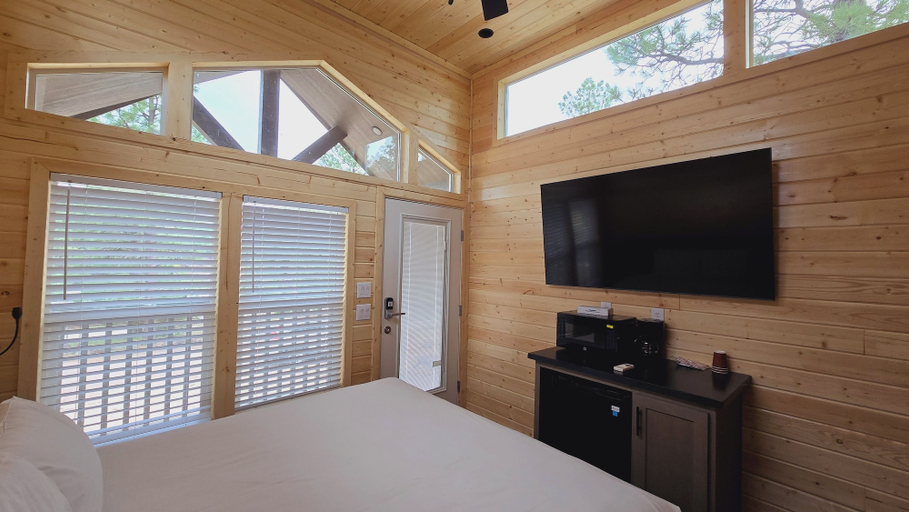 Room 2, Forest View Luxury Cabin, Coconino
