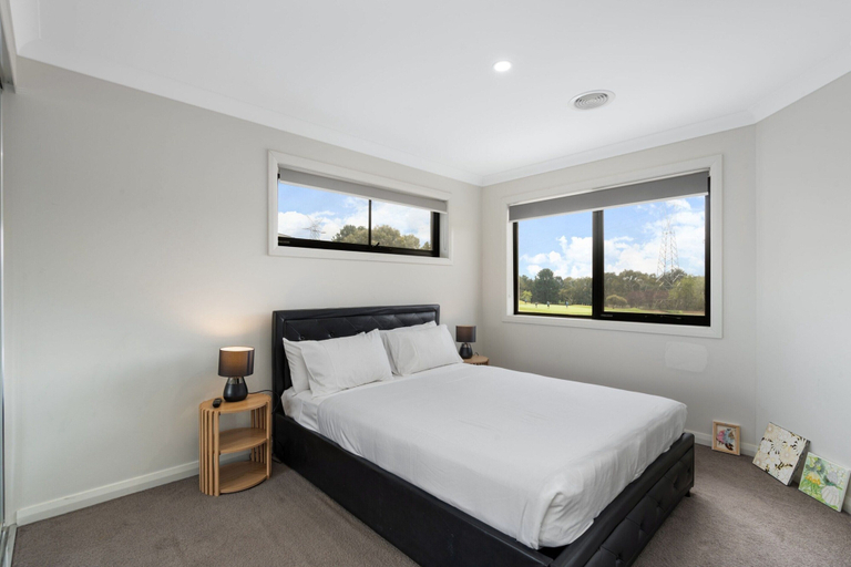 Room 4, Family-friendly 4-bed Home With Courtyard, Holt