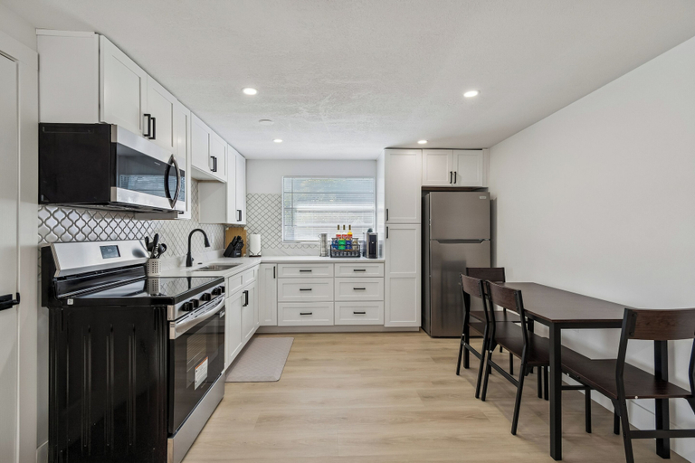Private kitchen 2, Elite Stay Partners- Largo, Pinellas