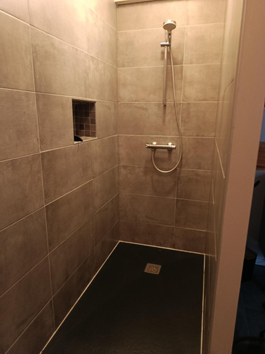 Bathroom 2, Ti-Gwennel, Finistère