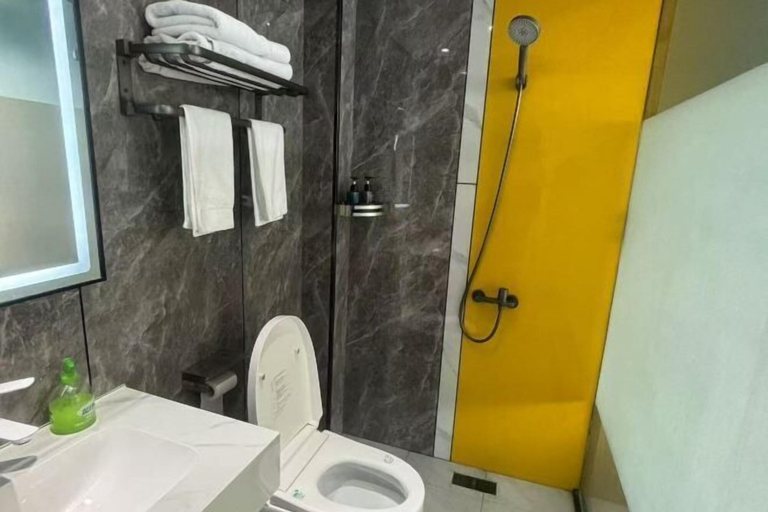 Bathroom 3, Shijixing Business Hotel, Yangzhou