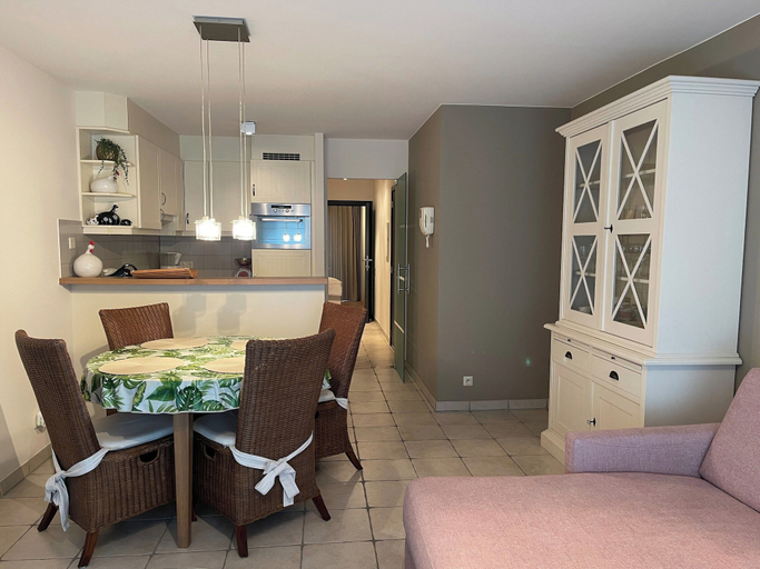 Dining 2, Apartment in Nieuwpoort With Balcony, West-Vlaanderen