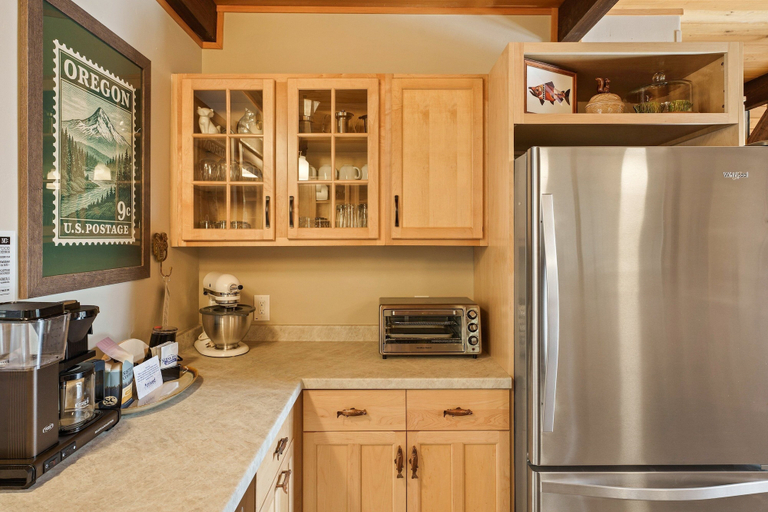 Private kitchen 3, Forest Chal A 1 Bedroom Home, Deschutes