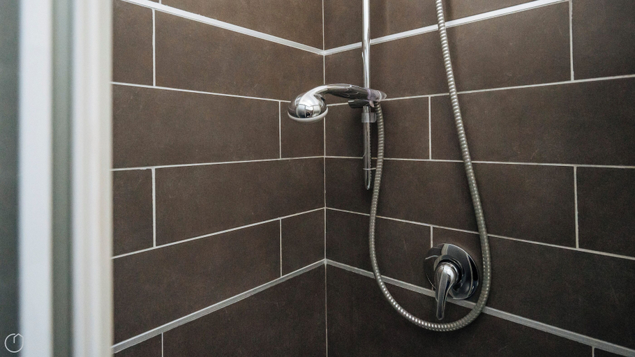 Bathroom, Viale Hambury 51, Savona